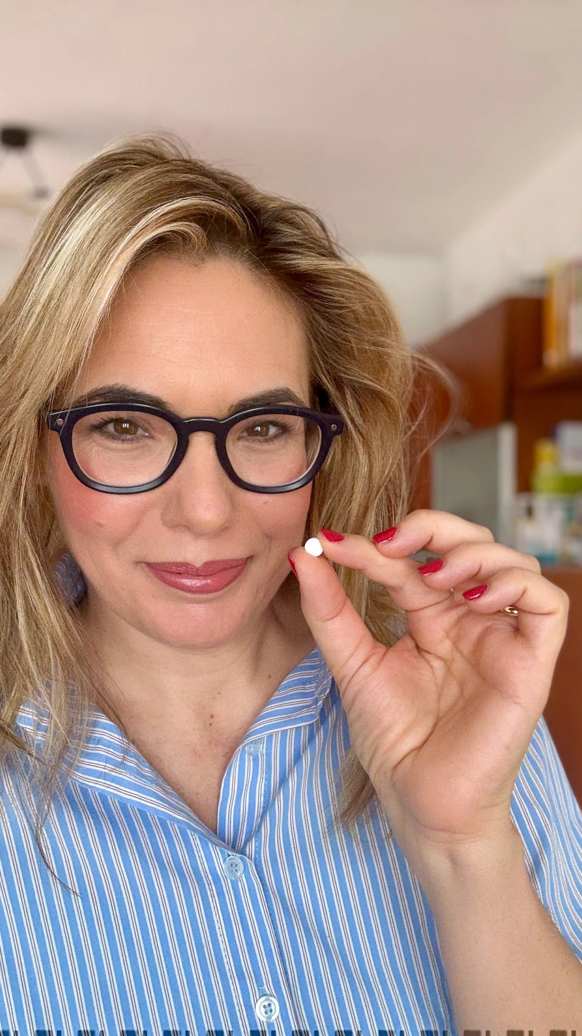 dietista-nutrizionista-con-vitamina-B12